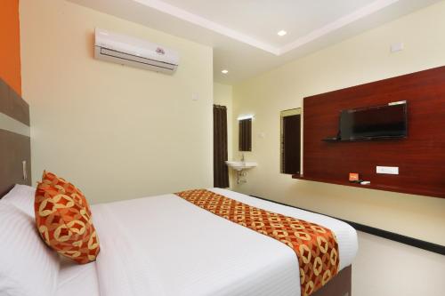 Televisi dan/atau pusat hiburan di Hotel Ramcharan Residency, Tirupati