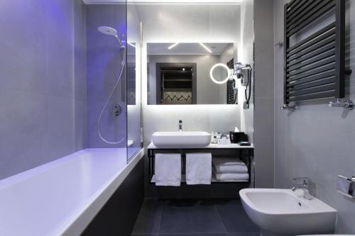 Un baño de iQ Hotel Milano