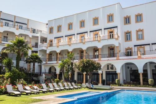 Piscina a El Minzah Hotel o a prop