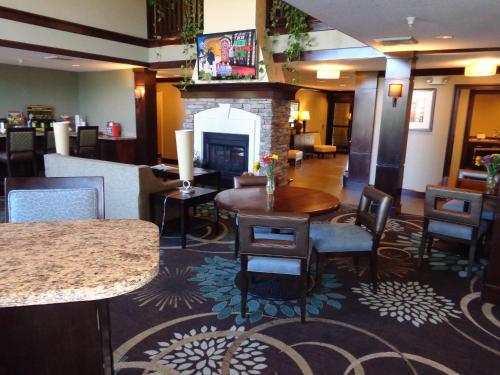 Seating area sa Staybridge Suites Colorado Springs North, an IHG Hotel