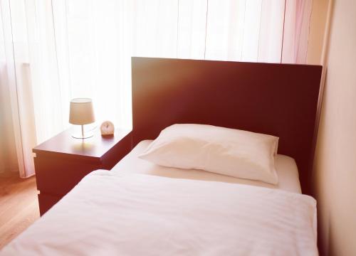 Una cama o camas en una habitación de Hotel - Pension Vesta