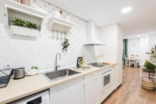 Kuhinja ili čajna kuhinja u objektu Apartment Sol Gran Vía