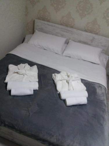 Una cama o camas en una habitación de Apartament LashaGiorgi