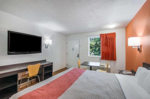 Ліжко або ліжка в номері Motel 6-Odenton, MD - Fort Meade