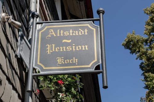 Sertifikāts, apbalvojums, norāde vai cits dokuments, kas ir izstādīts apskatei naktsmītnē Altstadt-Pension Koch