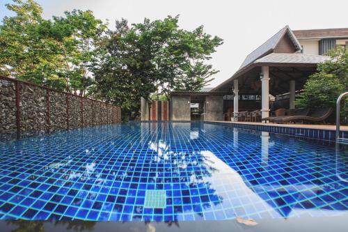 Kolam renang di atau dekat dengan S48 Hotel