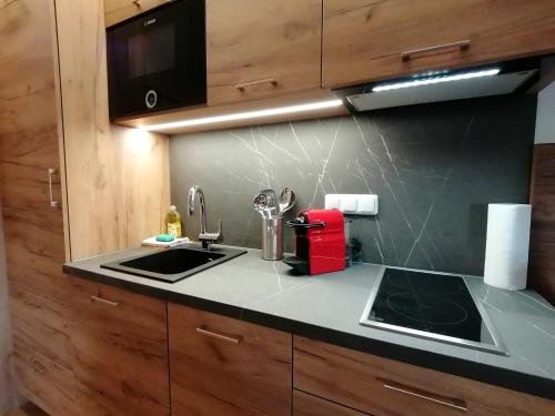 Dapur atau dapur kecil di GOLDEN STAR - Premium Apartments