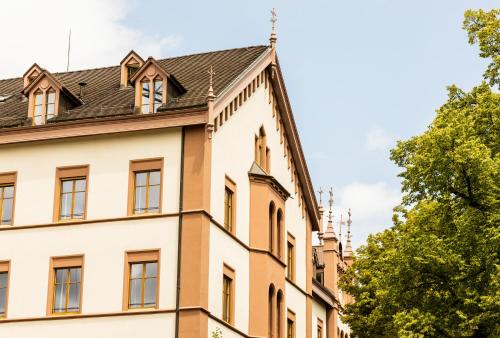 uma imagem de um edifício em ODELYA Hotel & Naturgarten Basel City em Basileia