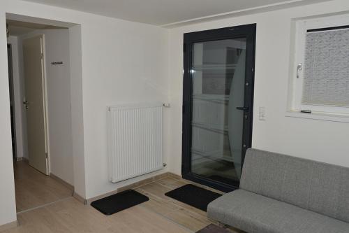 een woonkamer met een bank en een raam bij Apartment in Reutlingen / Sickenhausen in Reutlingen