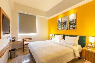 เตียงในห้องที่ Great Diponegoro Hotel Surabaya