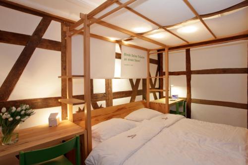 Una cama o camas en una habitación de Mühle am Schlossberg