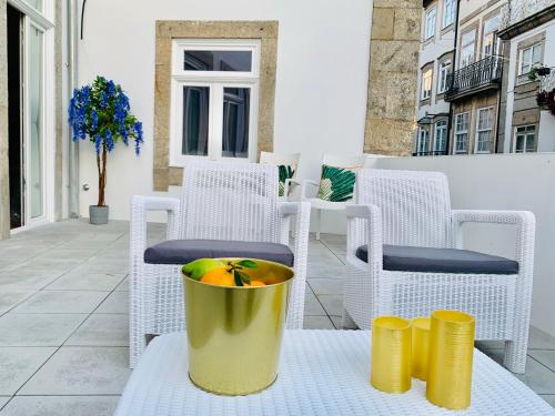 A seating area at The Arch - Charming Apartments in the Historic Center