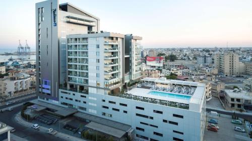 Piscine de l'établissement Radisson Blu Hotel, Larnaca ou située à proximité