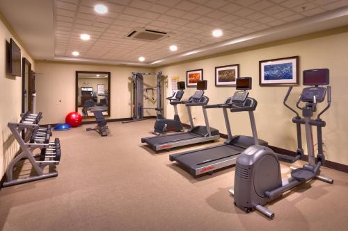 Fitnes oz. oprema za telovadbo v nastanitvi Staybridge Suites Cheyenne, an IHG Hotel