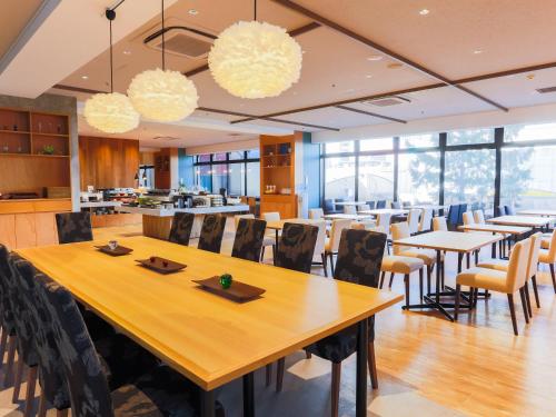 Un restaurant u otro lugar para comer en HOTEL MYSTAYS Aomori Station