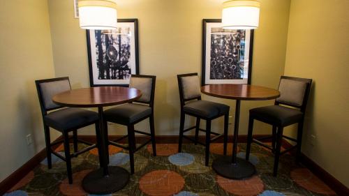 Seating area sa Staybridge Suites Lexington, an IHG Hotel