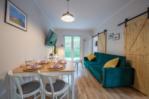 Un lugar para sentarse en Apartament Tarasowy z PRYWATNĄ SAUNĄ - 5D Apartamenty