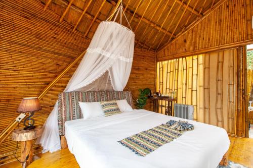 a bedroom with a bed in a bamboo room at Trang An Lamia Bungalow in Ninh Binh