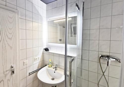 Vannas istaba naktsmītnē stylish studio - close to city centre - netflix - balcony