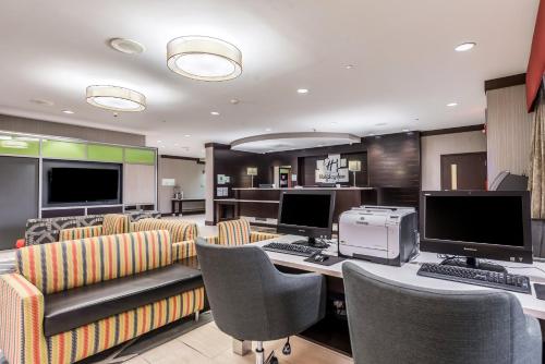 โทรทัศน์และ/หรือระบบความบันเทิงของ Holiday Inn - Indianapolis Downtown, an IHG Hotel