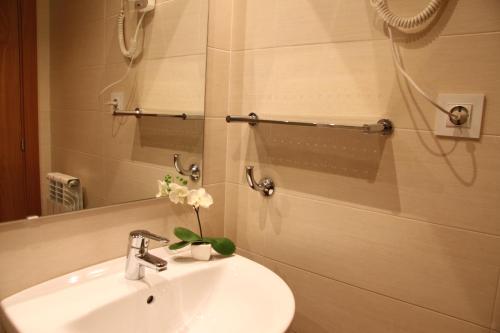 a bathroom with a white sink and a mirror at Apartaments Centre Figueres in Figueres