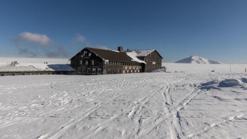 Luční bouda kapag winter