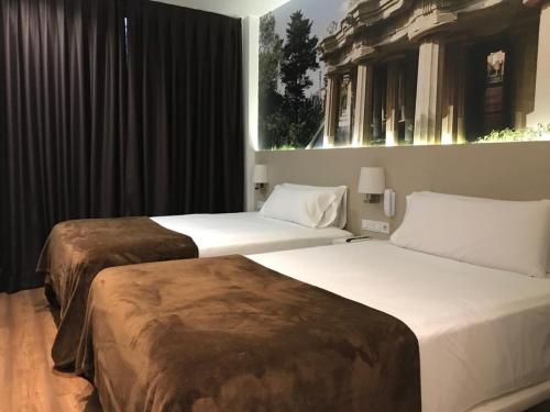 A bed or beds in a room at Hotel BESTPRICE Gracia