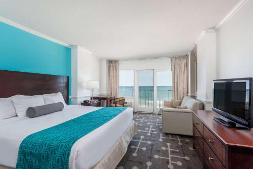 Tempat tidur dalam kamar di Howard Johnson Plaza by Wyndham Ocean City Oceanfront