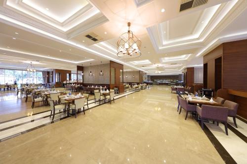 Nhà hàng/khu ăn uống khác tại Juju Premier Palace Hotel Ex Amara Premier Palace