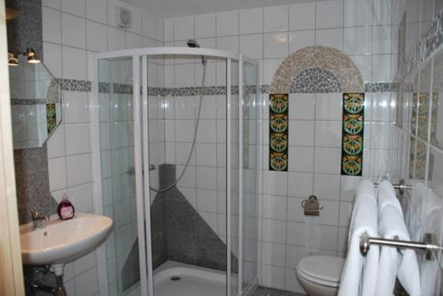 Ett badrum på Villa Kreuthhof Appartements