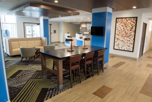 Foto da galeria de Holiday Inn Express & Suites - Orland Park Mokena, an IHG Hotel em Mokena