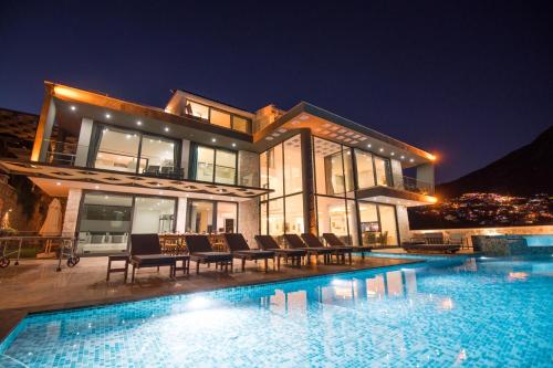 สระว่ายน้ำที่อยู่ใกล้ ๆ หรือใน Villa Unlimited 2 Luxury 6 Bedroom Villa