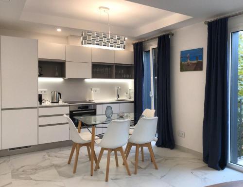 Eldhús eða eldhúskrókur á Nuevo Luminoso Apartamento Catalina a 80 metros de la playa para 4 personas