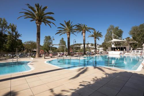 Swimmingpoolen hos eller tæt på Minura Cala Galdana & Apartamentos d'Aljandar