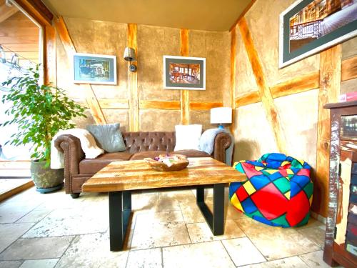 a living room with a couch and a table at Exklusive ökologische Ferienwohnung ,City, OG in Wernigerode