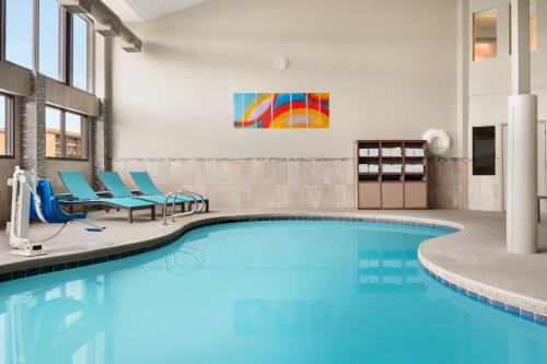 A piscina localizada em Days Hotel by Wyndham Flagstaff ou nos arredores