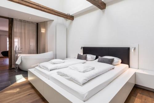 Una cama o camas en una habitación de Zollhaus