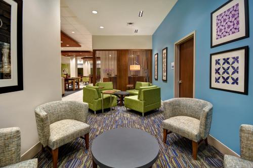 Seating area sa Holiday Inn Express & Suites - Galveston Beach, an IHG Hotel