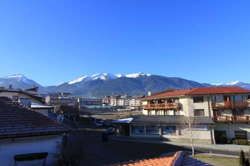 Una imagen general de la montaña o una montaña tomada desde el hotel