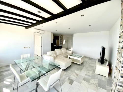 Posedenie v ubytovaní Luxury Puerto Banus Penthouse With Parking & WI-FI