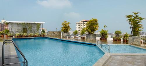 The swimming pool at or close to Abad Atrium