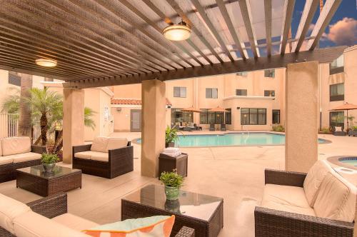 Swimming pool sa o malapit sa Holiday Inn Express Hotel & Suites Carlsbad Beach, an IHG Hotel