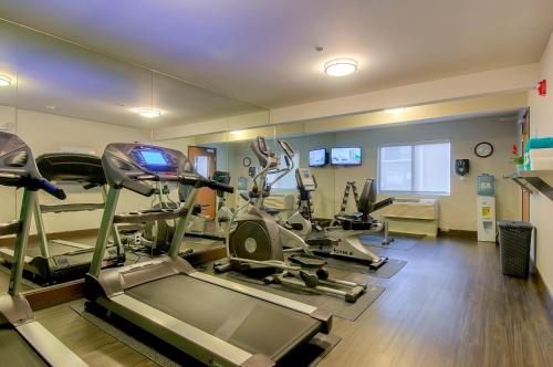 Fitness center at/o fitness facilities sa Holiday Inn Express Hotel & Suites Carlsbad Beach, an IHG Hotel