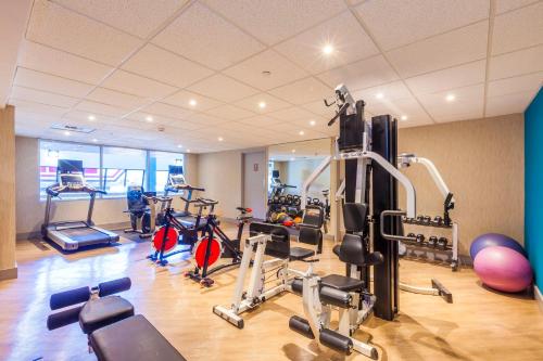 Gimnàs o zona de fitness de Holiday Inn Express Hotel & Suites Saint John Harbour Side, an IHG Hotel