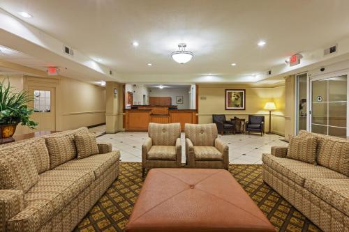 Un lugar para sentarse en Candlewood Suites - Texas City, an IHG Hotel