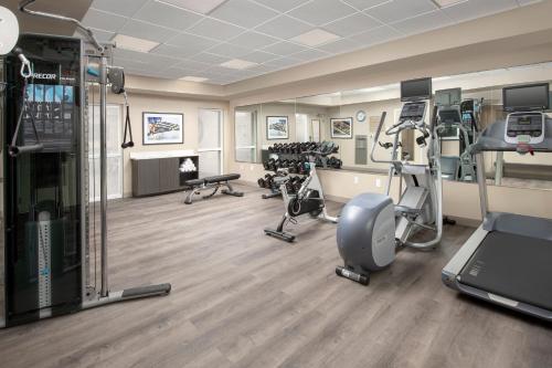 The fitness centre and/or fitness facilities at Candlewood Suites Alexandria West, an IHG Hotel