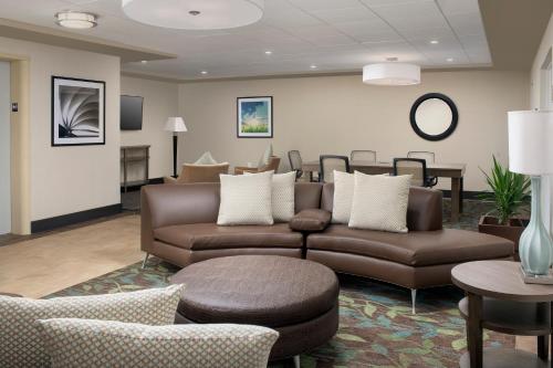 A seating area at Candlewood Suites Alexandria West, an IHG Hotel