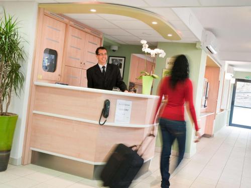 Asiakkaita majoituspaikassa Hotel Ibis Budget Cosne Sur Loire