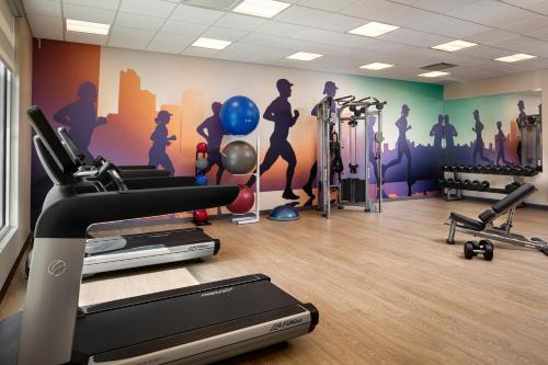 Hyatt Place Calgary Airport tesisinde fitness merkezi ve/veya fitness olanakları