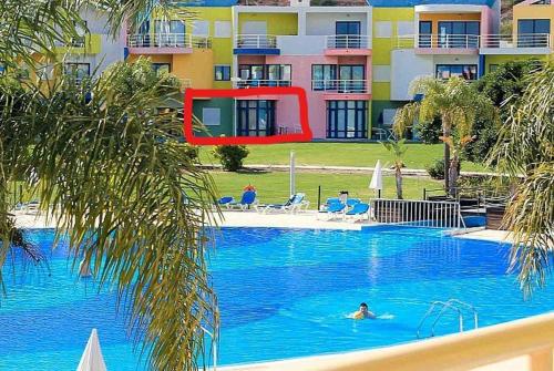 阿爾布費拉的住宿－Marina de Albufeira Orada Resort - 2-bed apartment with huge pool，相簿中的一張相片